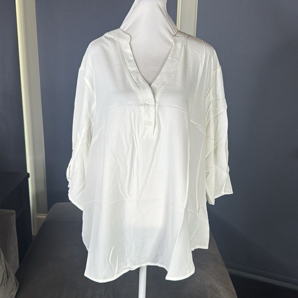 Women’s White Plus Sized V-Neck Shirt 3/4 Sleeve Lightweight Size 2XL NEW